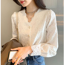 White lace shirt Womens Spring 2021 New French light cooked V-collar foreign-style small shirt long sleeve inner top tide