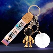 Luminous astronaut keychain creative lunar astronaut male metal keychain 3d portable glowing