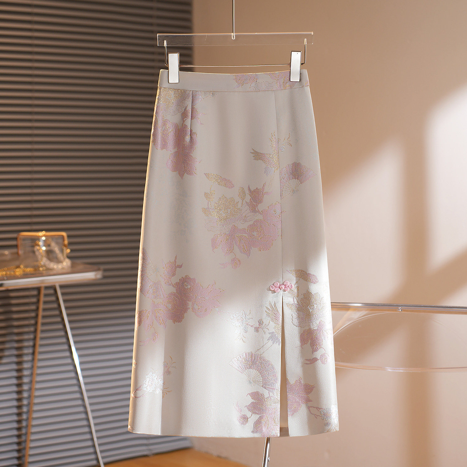 超好看新中式半身裙女2025春秋季新款流行国风刺绣开叉直筒包臀裙| 怎么搭才能凸显高级感？求推荐宝藏单品！_半身裙_淘宝服装网