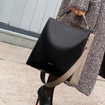  Tide brand handbag womens 2021 new fashion all-match high-end bucket bag large-capacity leather shoulder handbag