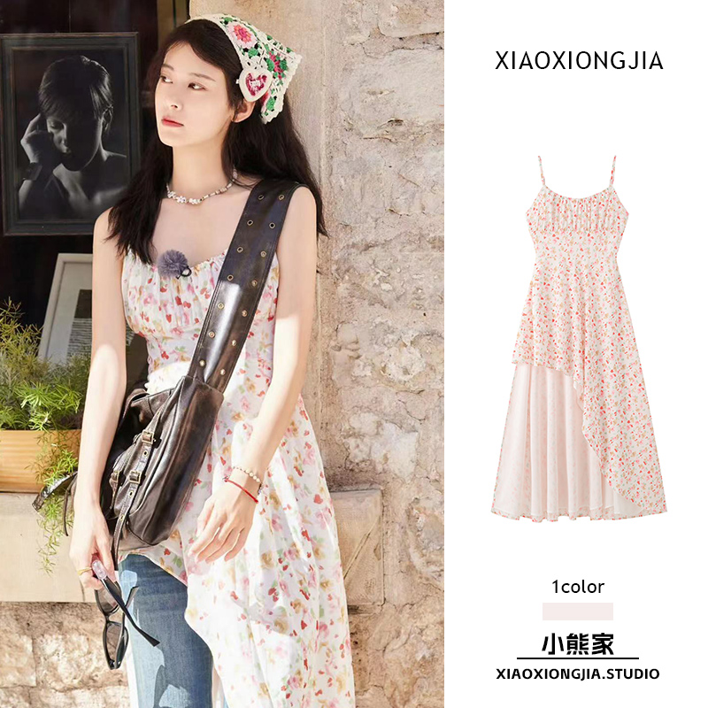 Hua&#39;erとBoy Zhao Zhaoyiの同じスタイルの花柄サスペンダードレス、ニッチなデザインと不規則なウエストのロングスカート