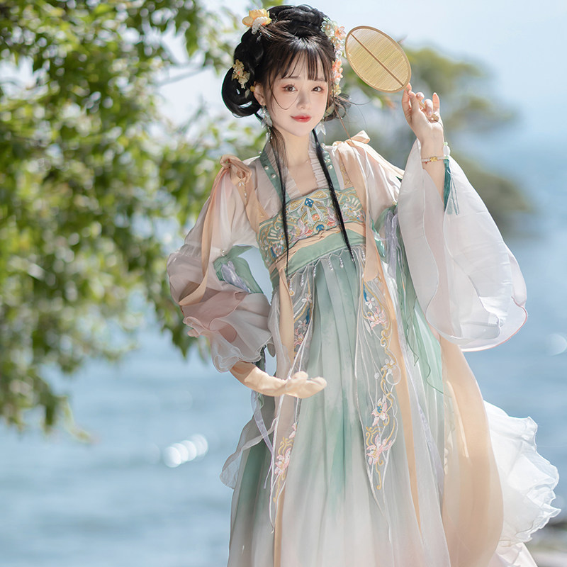 【玉露清秋】唐制 刺繍 斉胸 改良漢服 H07# 春瑶 唐制 刺繍齐胸襦裙 中華漢服 グリーン H05＃の通販 by coco's