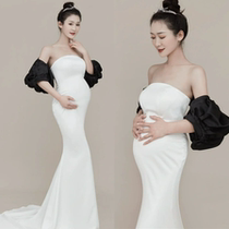 New simple white and black two-color photography clothing fashion personality dress photo studio high-end atmosphere pregnant woman art photo photo