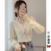 Early autumn temperament V-neck top female design sense niche long sleeve inside play bottom autumn and winter 2021 New lace shirt