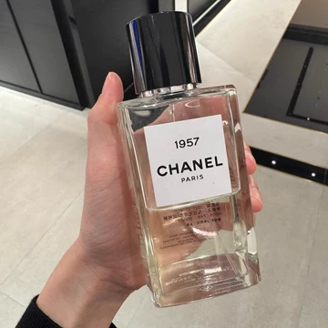 J*n様 CHANEL 1957 香水　200ml J*n様 CHANEL 1957 香水 200ml シャネル / レ ゼクスクルジフ ドゥ