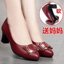 Wedding mother shoes single shoes leather soft sole 2021 new spring and autumn middle-aged and old red womens shallow mid-heel leather shoes