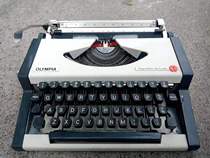 German brand Olympia vintage English mechanical retro typewriter OLYMPIA nostalgic manual can be used