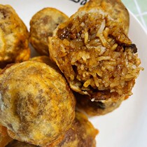 Wuhan specialty fried glutinous rice chicken Hubei gourmet snacks instant breakfast glutinous rice chicken prematurely delicious one