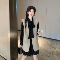 Early autumn casual Hong Kong style retro vest two-piece female royal sister fan temperament gentle light mature style fashion suit skirt