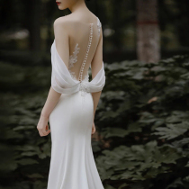 Satin fishtail wedding dress 2021 new bride simple waist thin French one-shoulder welcome tulle dress female