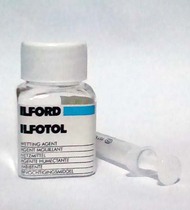 Ilford black and white magnification liquid droplet spot prevention liquid dispensing 30 ml send syringe