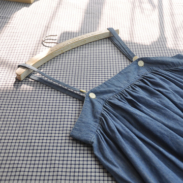 日系小清新水洗牛仔布吊带连衣裙 肩带可以调节 宽松碎花布拼接