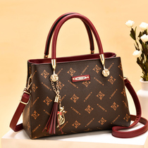  Leather womens bag 2021 summer new trendy fashion large-capacity handbag Western style middle-aged mother messenger bag bag