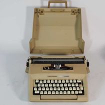 Western antique old objects British Smith Corona mechanical English typewriter function normal