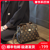 Viney bag women's bag 2021 new messenger bag shoulder autumn and winter fashion advanced texture portable bucket bag tide