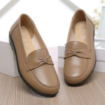 Middle-aged mother shoes spring and autumn old peoples leather shoes cowhide soft bottom flat leather middle-aged and elderly large size womens shoes 41 a 43