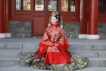 Original Ming-made Hanfu semi-restored wedding uniform Hundred Birds Chaofeng Horse Face Dress Round Neck Rowel Collar Planting Flower Long Coat