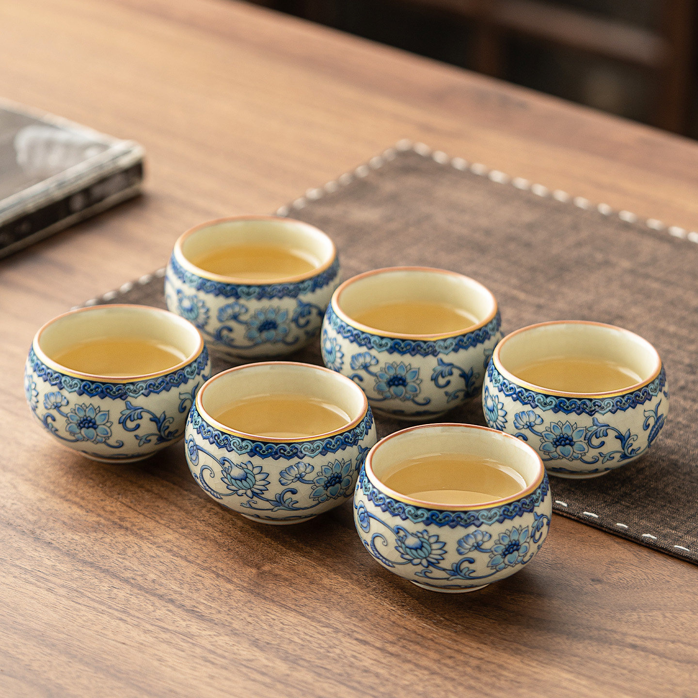 中国茶器 掌に光が宿る伝統工芸茶器 中国伝統工芸 景徳鎮・青花玲瓏杯 