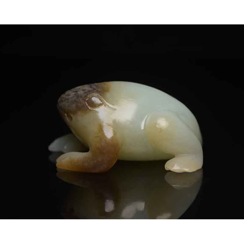 中古 和田玉 臥羊彫刻 玉置物 青白玉 羊形小品 C1A230 很多人不知道，在白玉和青玉之间还有一种“羊脂”和田玉和田玉鉴定保养