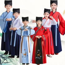 Childrens ancient costume Hanfu plays out of the boys opening ceremony Childrens elementary school children recite the childrens performance costumes