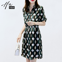 High-end V-neck waist cover belly thin temperament chic French small man silk mulberry silk dress female summer