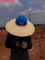 The unroofed straw hat that can be put on the helmet works along the sun protection site.