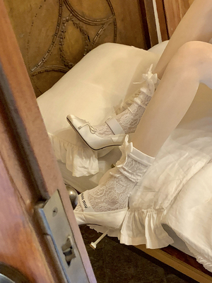taobao agent CNORAHK niche Jennie Princess lace exquisite Longxin Mountain Camellia Camel velvet bowl socks