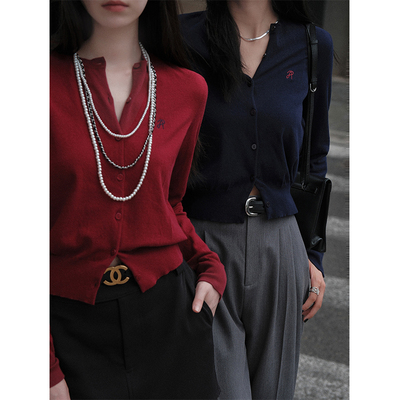 taobao agent Xia Shiwen Intellectuals Alphabet Embroidery Simple Capsule Cardigan Female Autumn Gray temperament