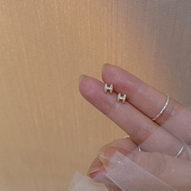 925 pure silver ear nail delicate and small h letter earrings 2022 New wave qi and small crowdsourced design feel earrings woman