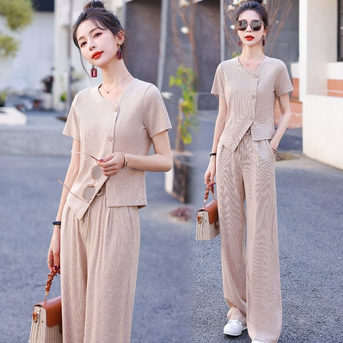 Летний комплект, популярно в интернете, по фигуре