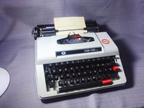Old-fashioned typewriter Sky 310 mechanical retro Typewriter gift Birthday gift exhibition Chen