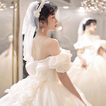 French advanced sense light wedding dress 2021 new summer bride shoulder niche design temperament simple main yarn female