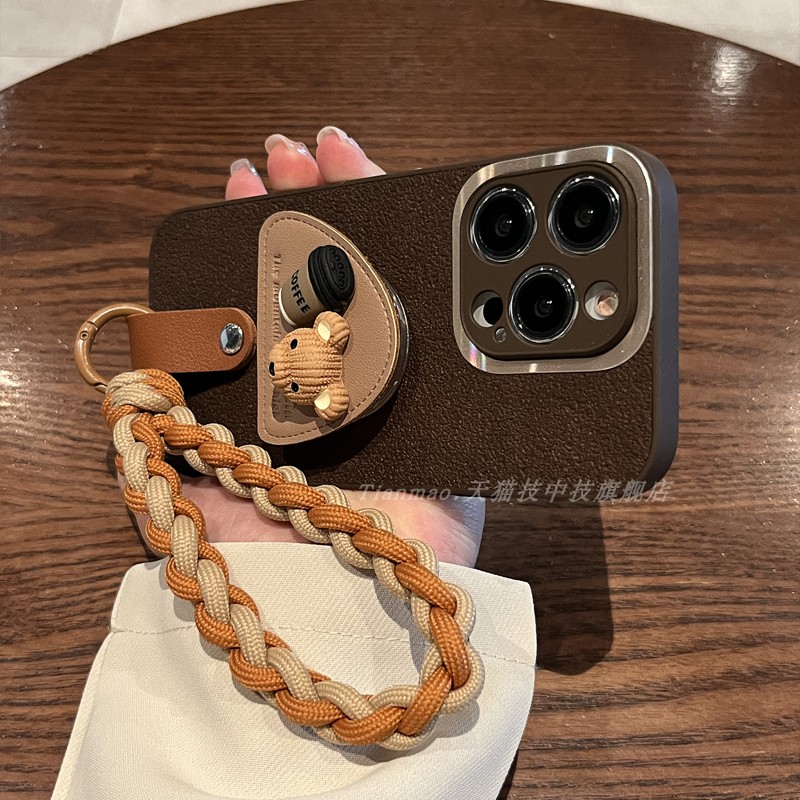 手机壳界的“六边形战士”?技中技月坑纹咖啡小熊手机壳实测——25年值得买的高级感小众款