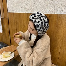 2021 Meng girl holds the soft and cute velvet ear warmers female winter warm hat
