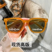 Good goods ~ kimhekim brown sunglasses street shoot double letter caramel color box glasses small red book Hot