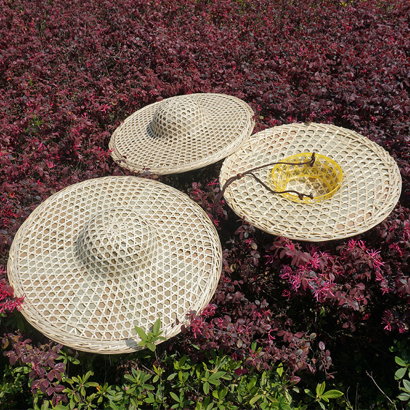 大きなつばの付いた竹製レッドアーミーハット、ドーム装飾、ダンスパフォーマンス小道具、背中に着用できる防雨・日焼け防止の釣り用麦わら帽子