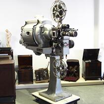 1982 Domestic Songhuajiang 5502 2nd generation 35mm 35mm film projector Projector collection 8 5 items
