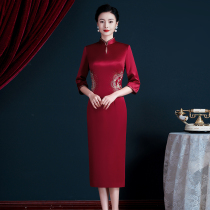 The wedding banquet young 2023 new high - end acetic red flaggown wedding mom dress noble
