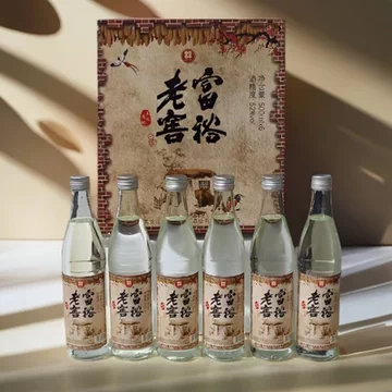 新品未開封　老濾洲　中国酒　酒精度52% 濾州老窖（二曲）500ml スピリッツ 52度 白酒 中国酒 中華お土産