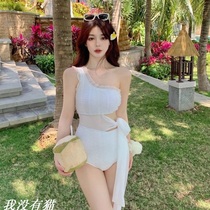ins Korean French elegant celebrity temperament white fairy pure desire to show thin body hot spring resort swimsuit female belly