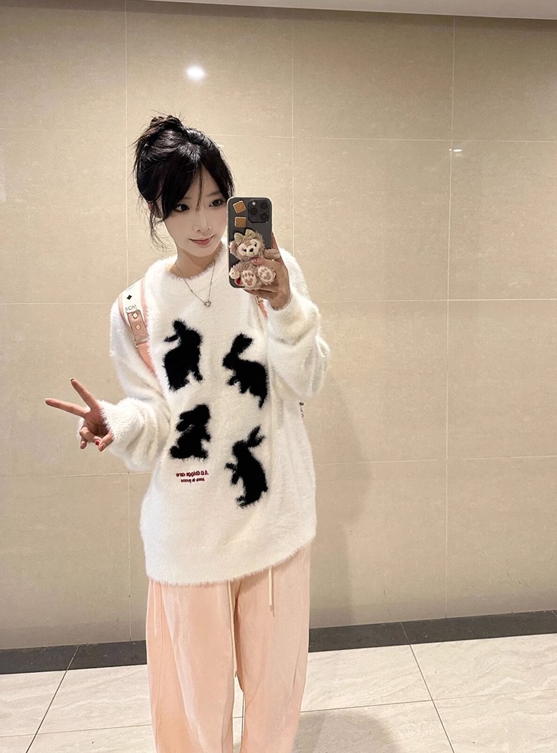 Japanese Sweet Girl Cartoon Rabbit White Mink Fleece Sweater Female 2023 Autumn Design Feel Lazy Loose knit