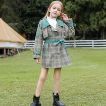 Net red girls autumn clothes 2021 new childrens foreign spring and autumn coat in the big children autumn long lattice windbreaker