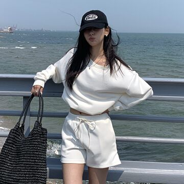 Xnn 空气棉一字领杏长袖短款宽松卫衣短裤休闲运动套装两件套女秋