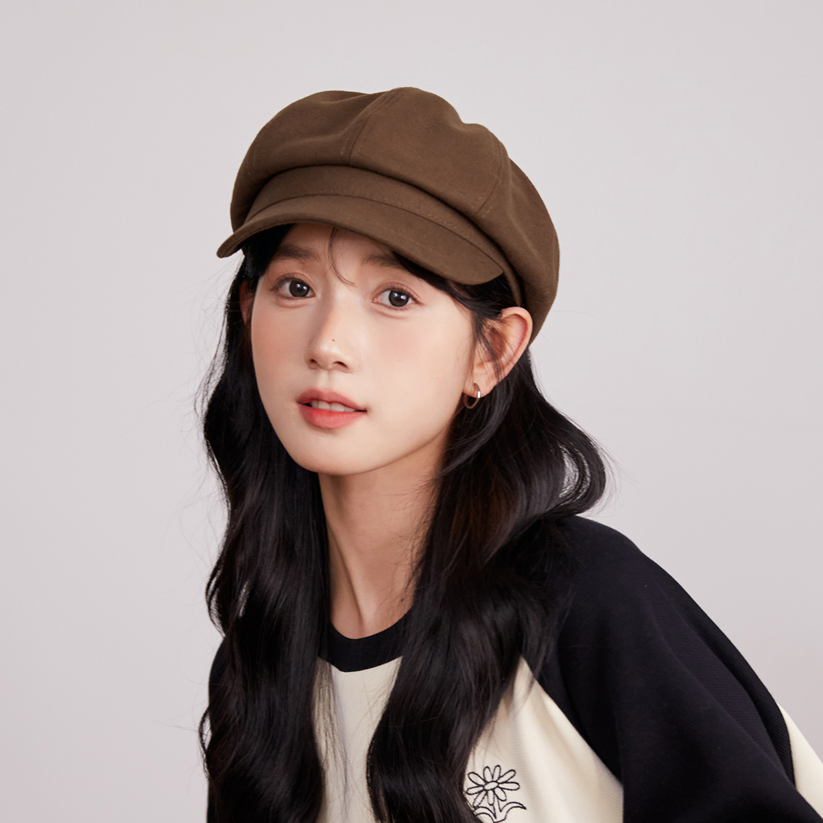 韓国ソリッドカラーウール八角形帽子女性のための秋と冬のつばの短いベレー帽文学レトロブラウンキャスケット帽子画家帽子