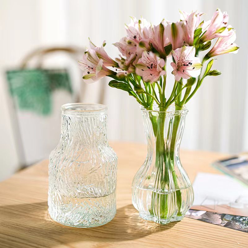 Simple and modern glass vases with high aesthetic value. Ins style small mouth living room, bedroom, tabletop, water-based flower arrangement decoration