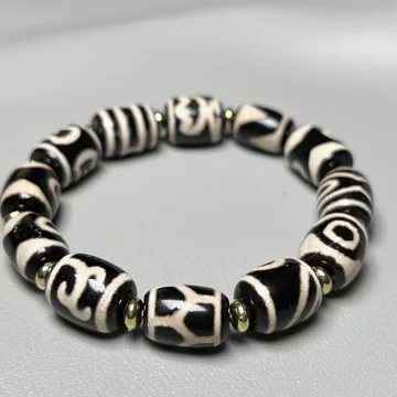 上肯護摩火供天珠‼️西蔵老礦手工伝承護摩火供虎牙四眼天珠 上肯護摩火供天珠‼️西蔵老礦手工伝承護摩火供