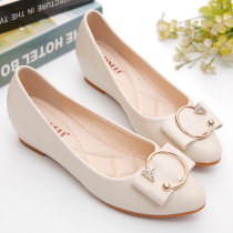 Leather single shoes womens 2021 new spring and summer soft-soled versatile scoop shoes non-slip mom wedge heel Doudou shoes