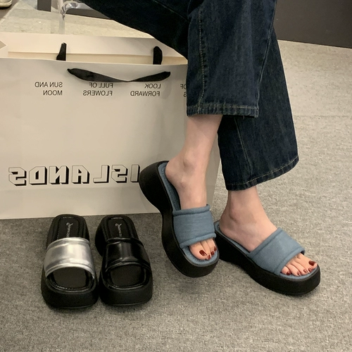 Серебряные тапочки на платформе, обувь, пляжные слайдеры для отдыха, популярно в интернете, коллекция 2023