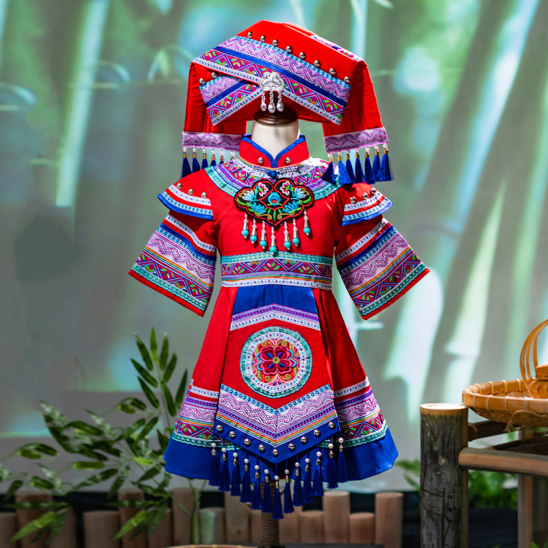 3月3日の子供チワン族の少数民族衣装、子供の男女のダンスパフォーマンス衣装、雲南省のパフォーマンス衣装
