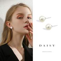 Light luxury fever with the same style of pearl earrings female niche high-end retro fashion temperament earrings 925 silver needle earrings